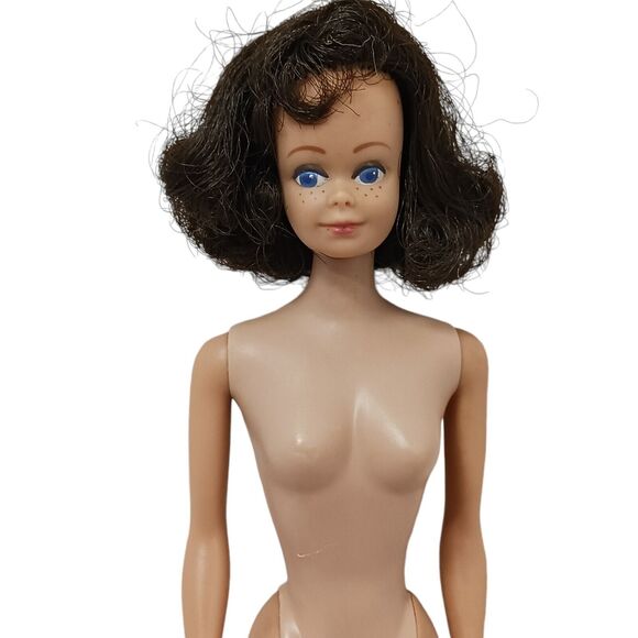 1962 Barbie MIDGE Doll Blue Eyes Brown Hair Freckles RED Nails EARRINGS RARE - Picture 11 of 16